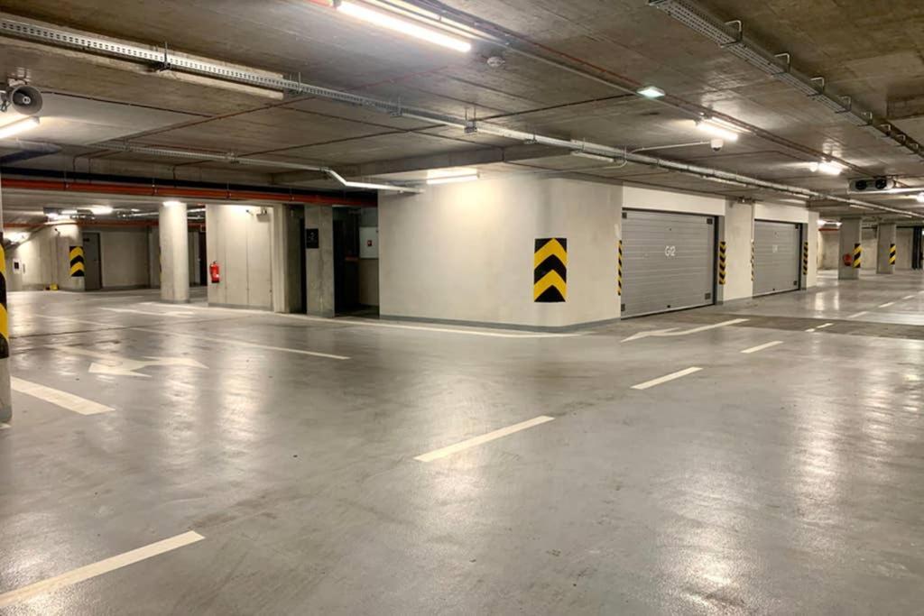New, Beautiful Apt With Parking In Best Location! Bratislava Eksteriør billede