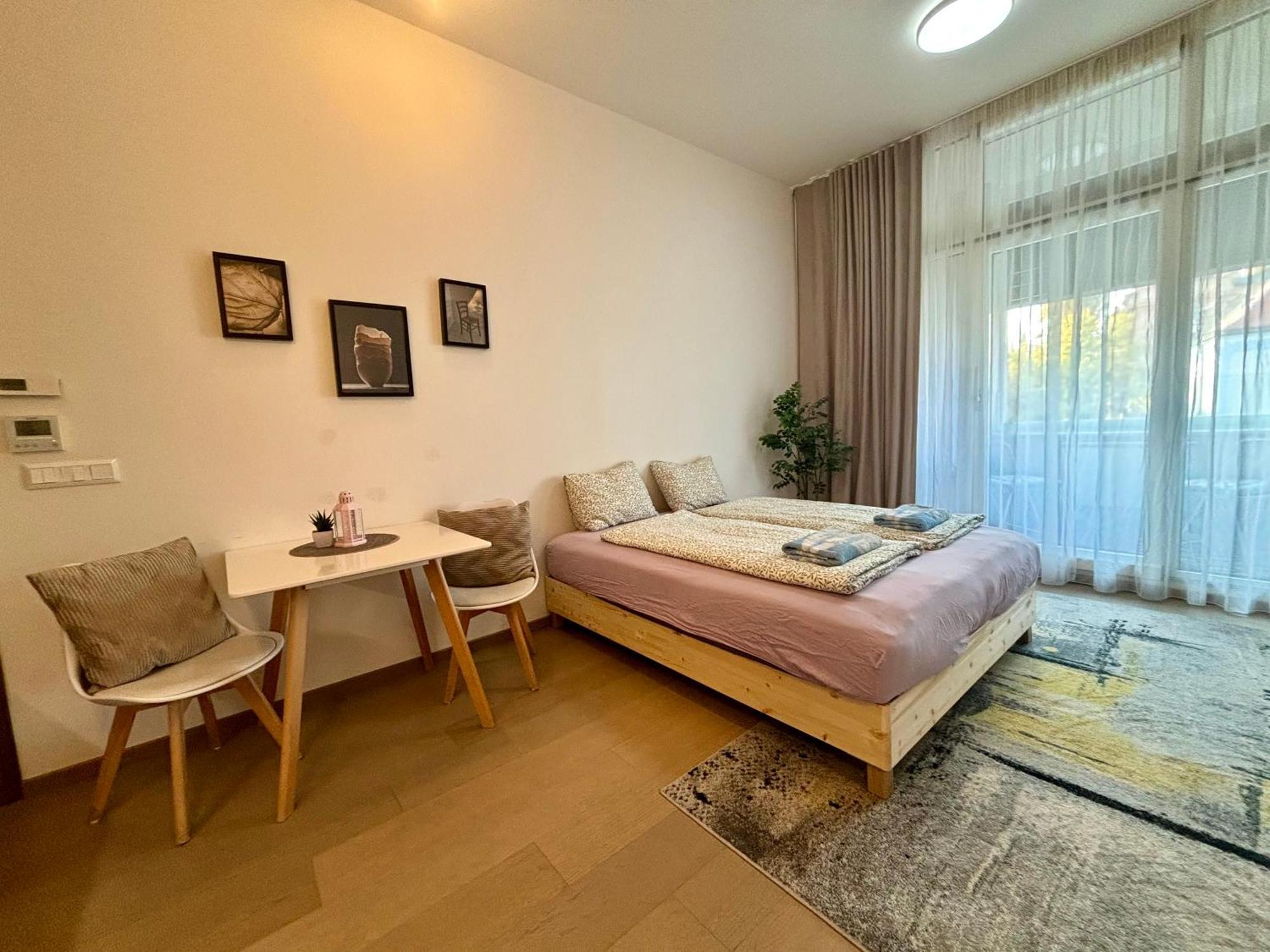 New, Beautiful Apt With Parking In Best Location! Bratislava Eksteriør billede